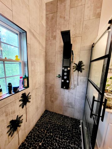 1652 Happy Acres DR, Moneta, VA 24121