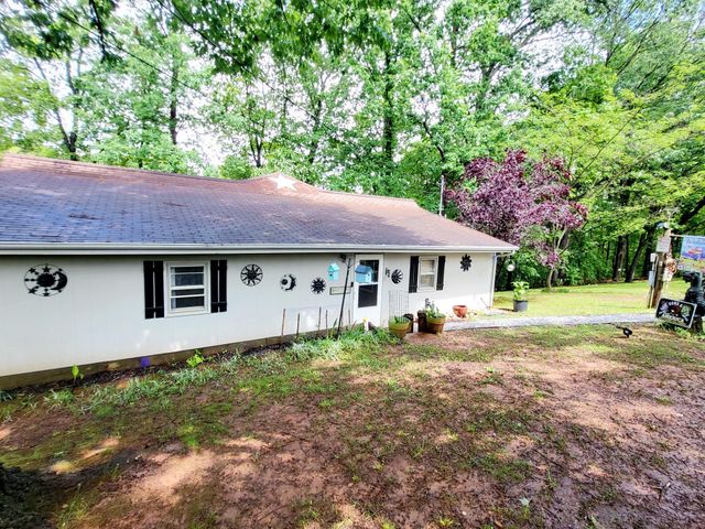 1652 Happy Acres DR, Moneta, VA 24121
