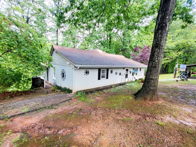 1652 Happy Acres DR, Moneta, VA 24121