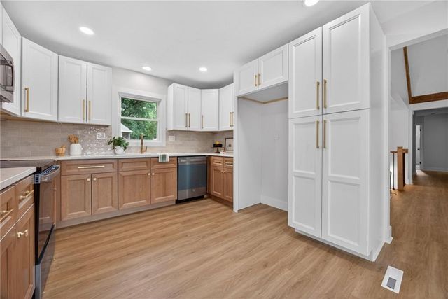 608 SW Montgomery Street, Lee's Summit, MO 64081