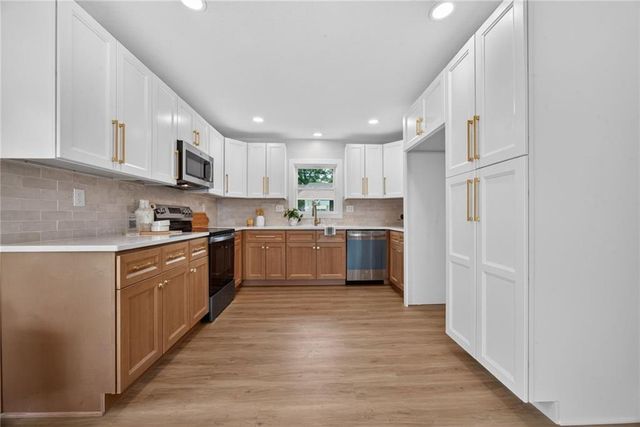 608 SW Montgomery Street, Lee's Summit, MO 64081