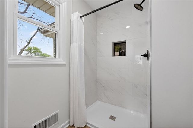 608 SW Montgomery Street, Lee's Summit, MO 64081