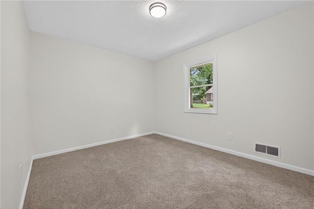 608 SW Montgomery Street, Lee's Summit, MO 64081