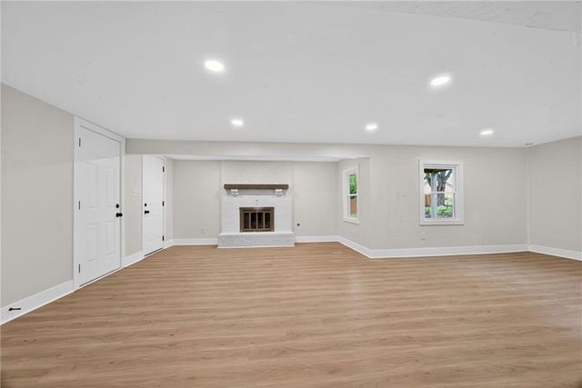 608 SW Montgomery Street, Lee's Summit, MO 64081