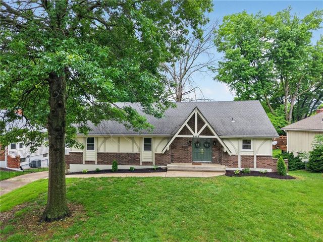 608 SW Montgomery Street, Lee's Summit, MO 64081