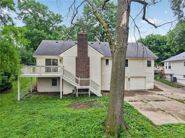 608 SW Montgomery Street, Lee's Summit, MO 64081