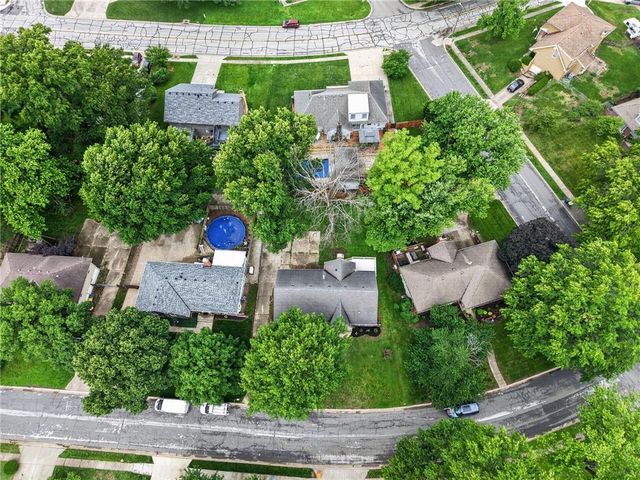 608 SW Montgomery Street, Lee's Summit, MO 64081