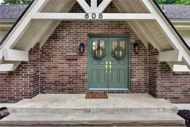 608 SW Montgomery Street, Lee's Summit, MO 64081