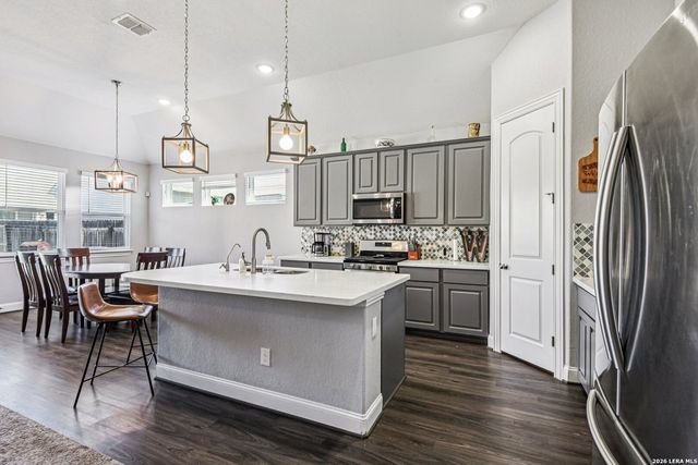131 DOVETAIL ST, Boerne, TX 78006