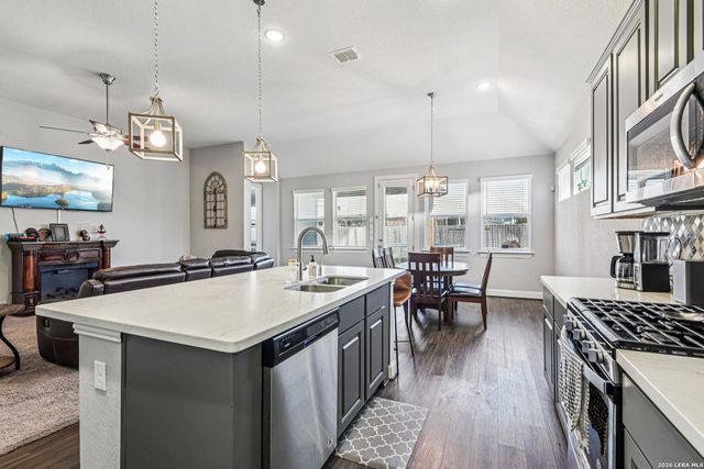 131 DOVETAIL ST, Boerne, TX 78006