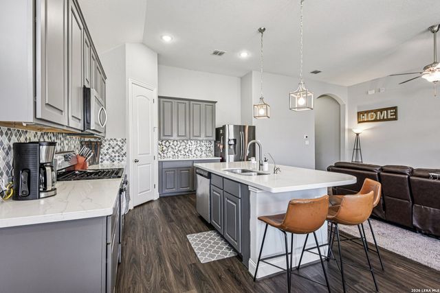131 DOVETAIL ST, Boerne, TX 78006