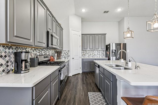 131 DOVETAIL ST, Boerne, TX 78006
