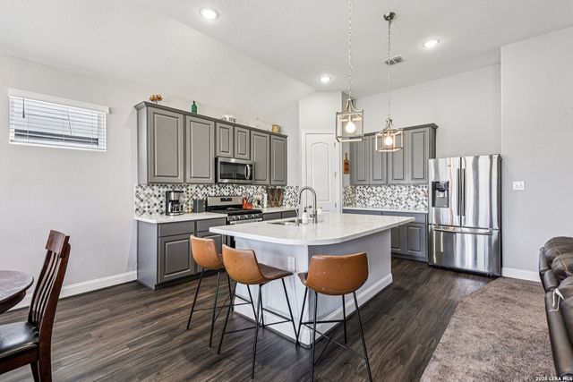 131 DOVETAIL ST, Boerne, TX 78006
