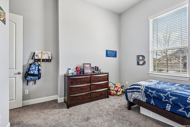 131 DOVETAIL ST, Boerne, TX 78006