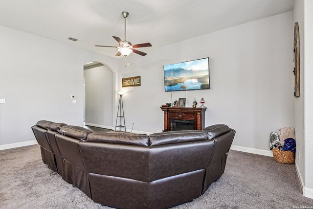 131 DOVETAIL ST, Boerne, TX 78006