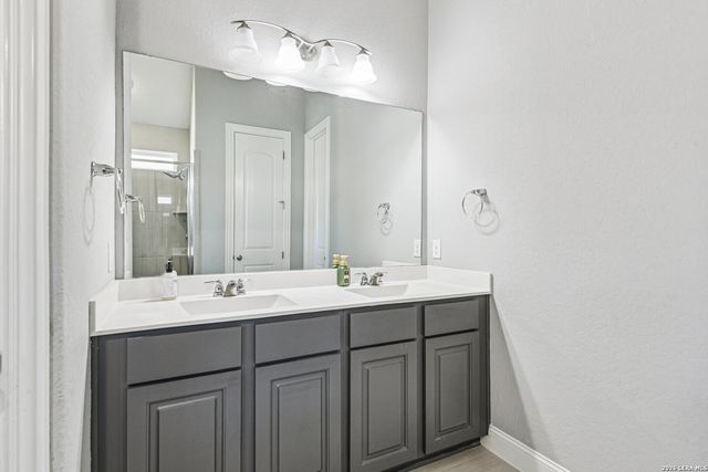131 DOVETAIL ST, Boerne, TX 78006