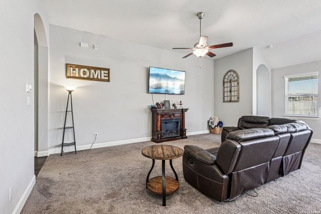 131 DOVETAIL ST, Boerne, TX 78006