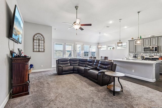131 DOVETAIL ST, Boerne, TX 78006