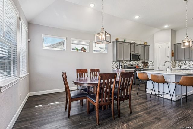 131 DOVETAIL ST, Boerne, TX 78006