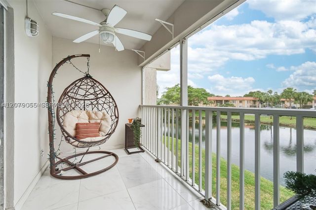 140 Lakeview Dr 203, Weston, FL 33326