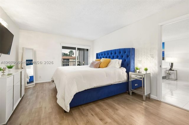 140 Lakeview Dr 203, Weston, FL 33326