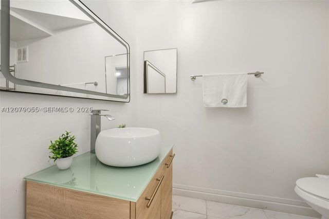 140 Lakeview Dr 203, Weston, FL 33326
