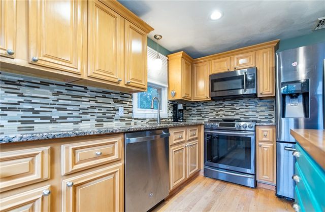 18 Woodcrest Drive, Johnston, RI 02919