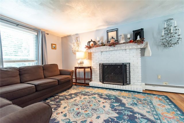 18 Woodcrest Drive, Johnston, RI 02919