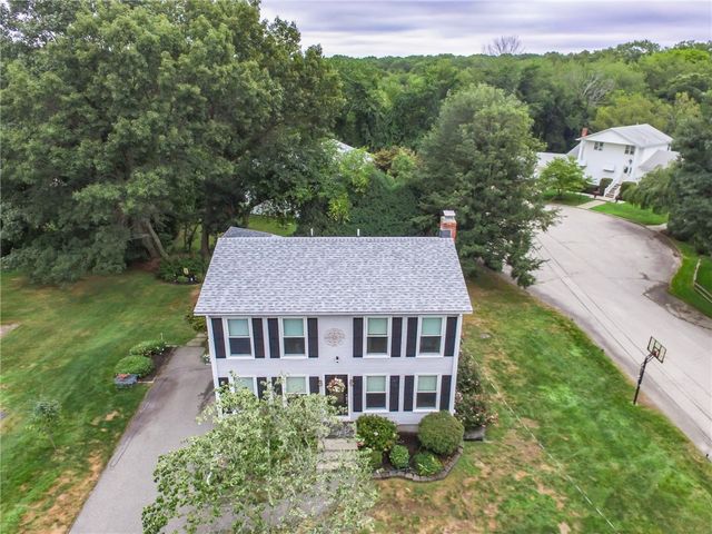 18 Woodcrest Drive, Johnston, RI 02919