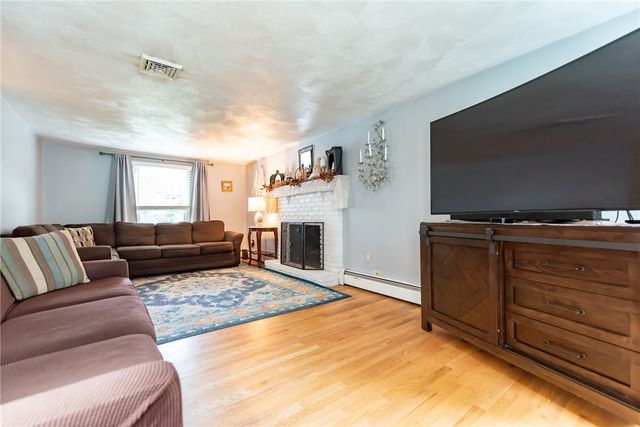 18 Woodcrest Drive, Johnston, RI 02919