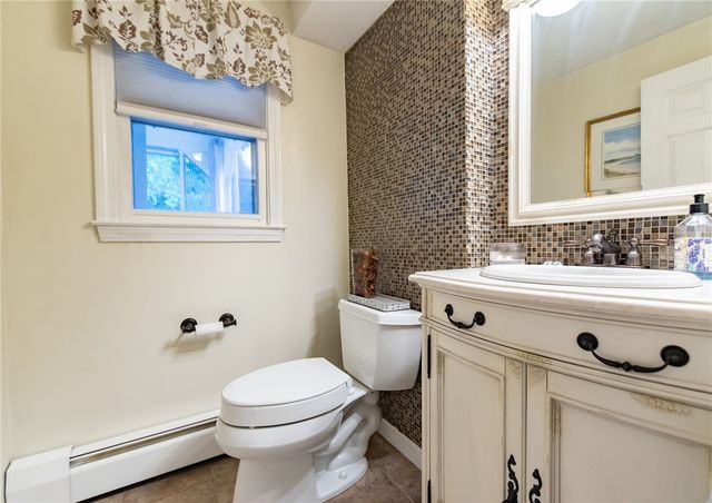 18 Woodcrest Drive, Johnston, RI 02919