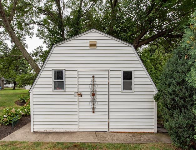 18 Woodcrest Drive, Johnston, RI 02919