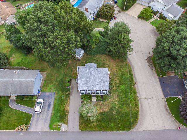 18 Woodcrest Drive, Johnston, RI 02919