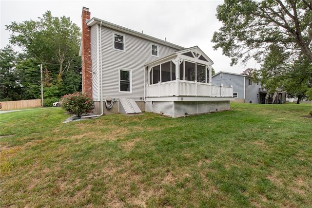 18 Woodcrest Drive, Johnston, RI 02919