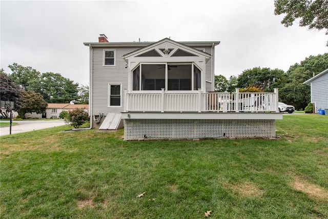 18 Woodcrest Drive, Johnston, RI 02919