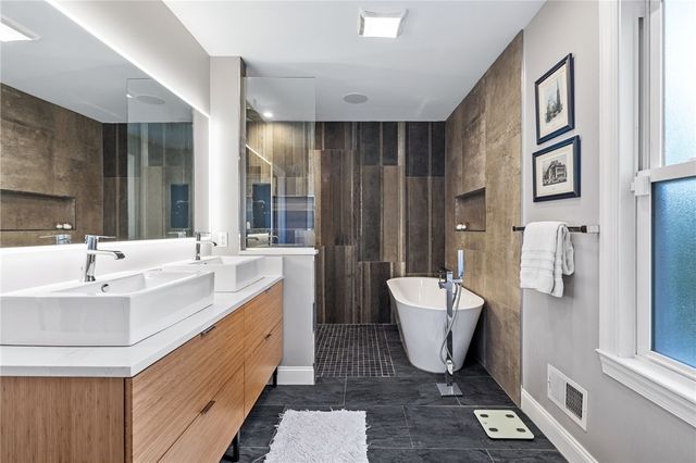 5712 Hays St, East Liberty, PA 15206