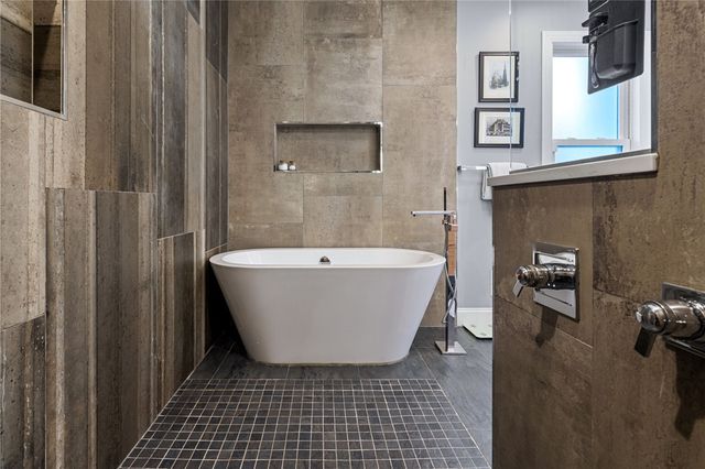 5712 Hays St, East Liberty, PA 15206