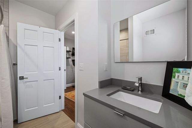 5712 Hays St, East Liberty, PA 15206