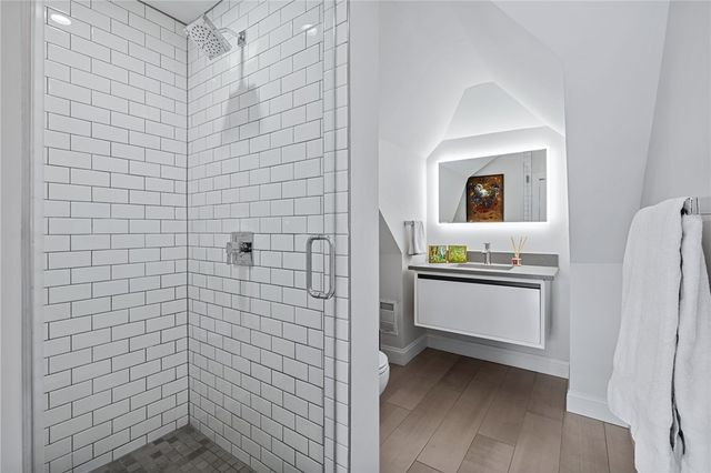 5712 Hays St, East Liberty, PA 15206