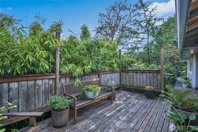 8725 10th Avenue S, Seattle, WA 98108