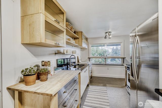 8725 10th Avenue S, Seattle, WA 98108