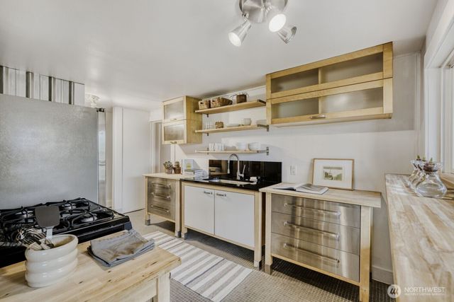 8725 10th Avenue S, Seattle, WA 98108