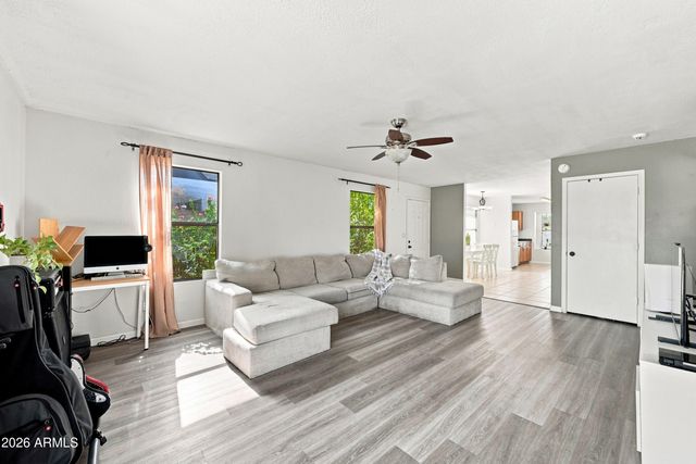 8734 W INDIANOLA Avenue, Phoenix, AZ 85037