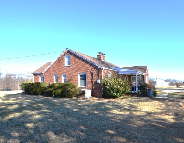 5581 Franklin ST, Ferrum, VA 24088