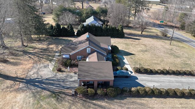 5581 Franklin ST, Ferrum, VA 24088