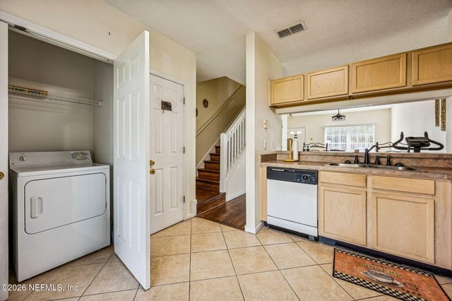 12311 KENSINGTON LAKES Drive 2104, Jacksonville, FL 32246