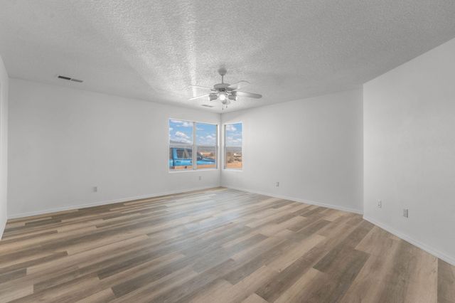 1929 12th Avenue SE, Rio Rancho, NM 87124