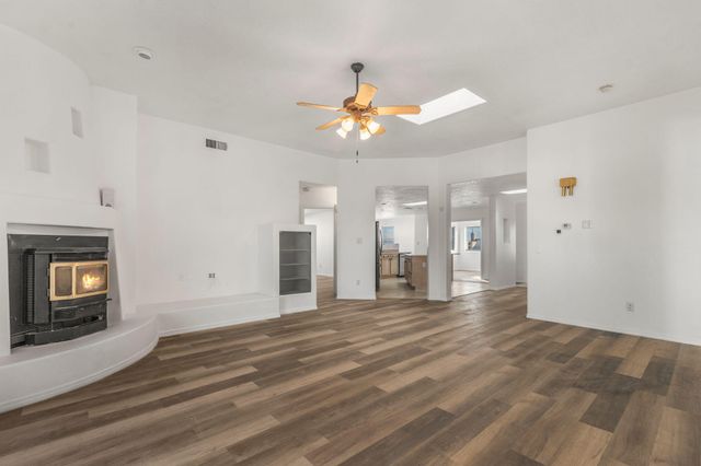 1929 12th Avenue SE, Rio Rancho, NM 87124