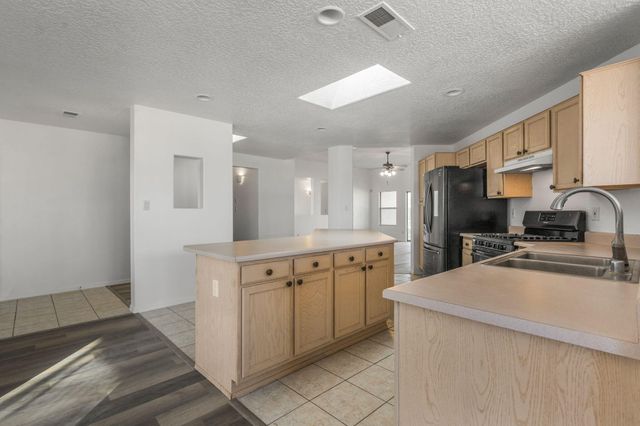 1929 12th Avenue SE, Rio Rancho, NM 87124