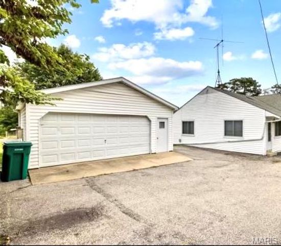 8257 Watson Road, St Louis, MO 63119